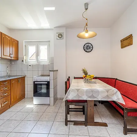 Private Stara Baška