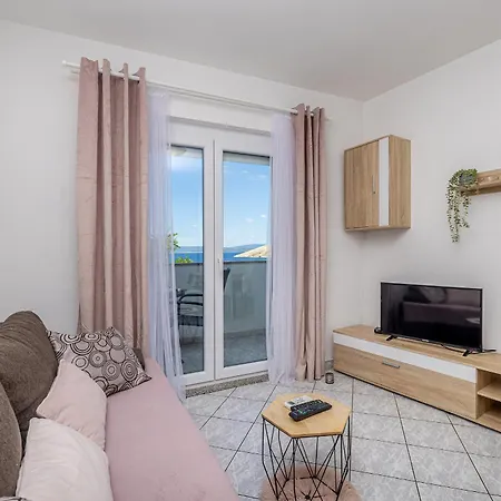 Private Stara Baška